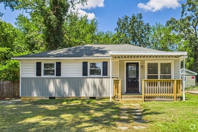 Building Photo - Adorable Updated home off of Merritt and S...