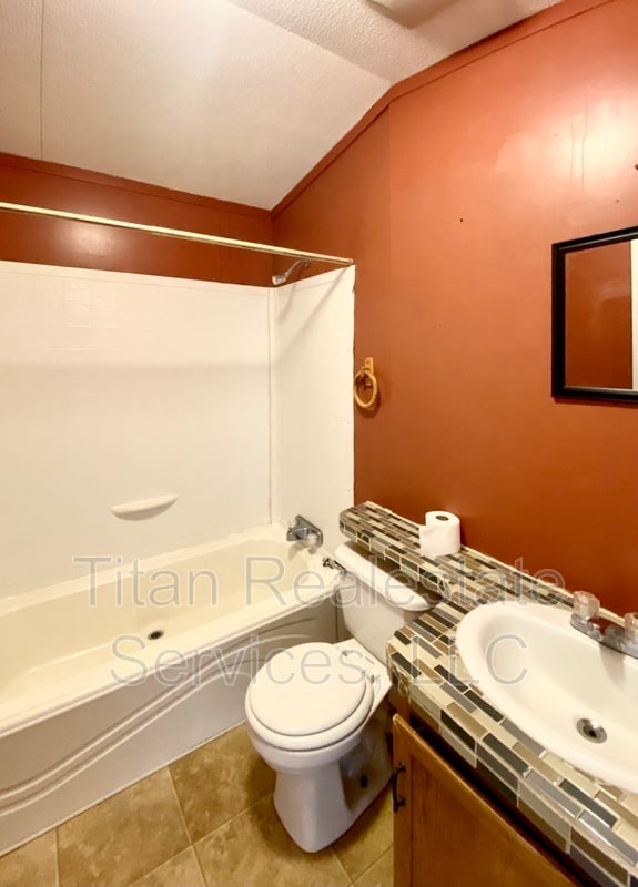 Photo - 1050 Osage Trail