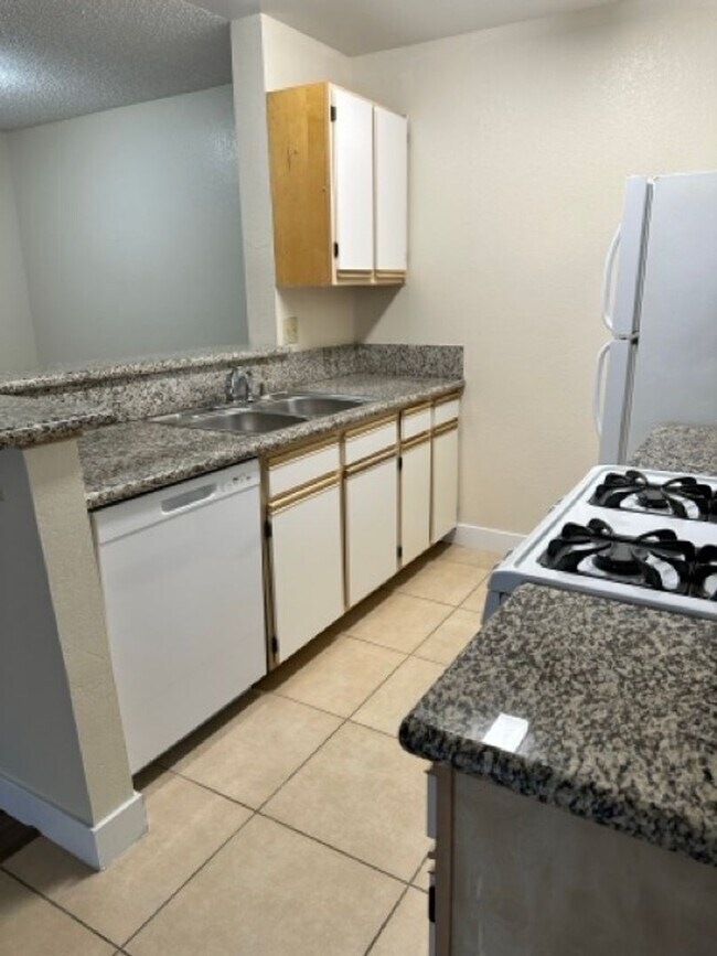Photo - Newly Renovated 1 Bedroom! Unidad 1028