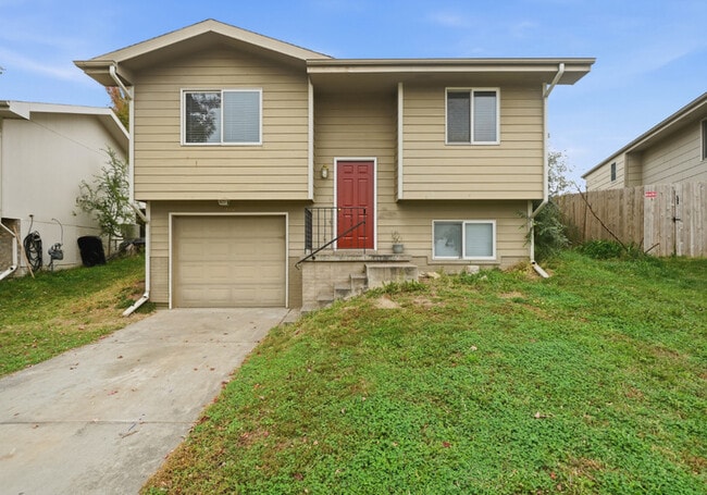 Building Photo - 1907 W Apricot Ln