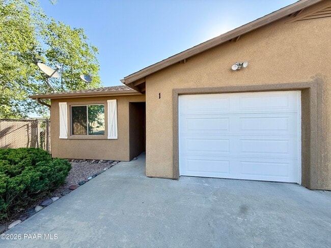 Building Photo - 6131 N Buckboard Dr Unit 1