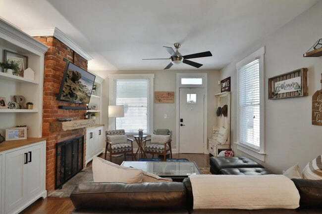 Photo - 976 N 4th St