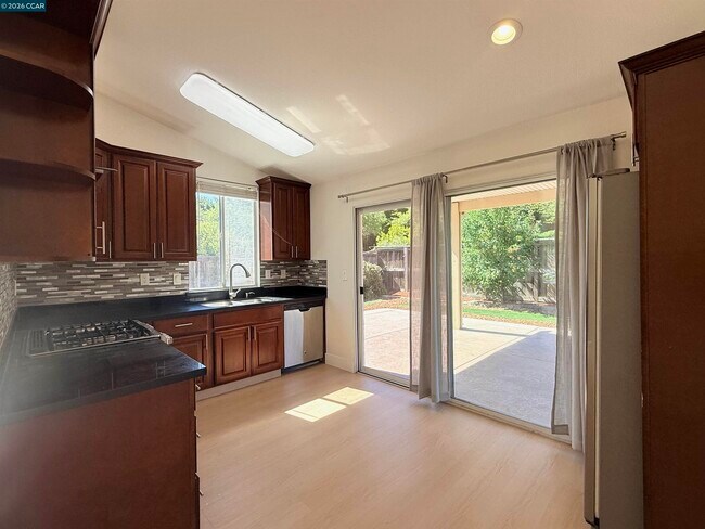 Photo - 1746 Highland Cir