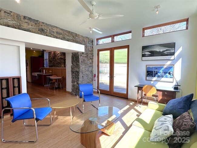 Building Photo - 130 Biltmore Ave