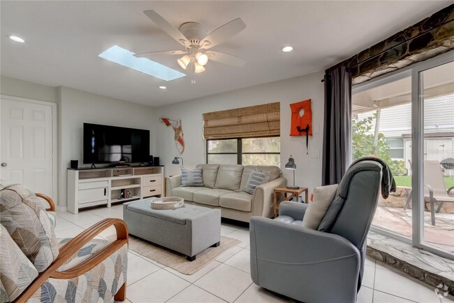 Building Photo - 2800 Gulf Blvd Rental