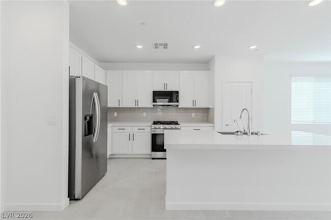 869 Camargo St