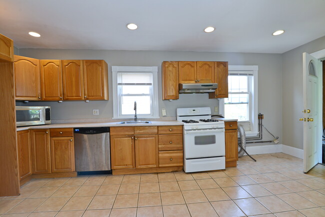 Photo - 75 Munroe St