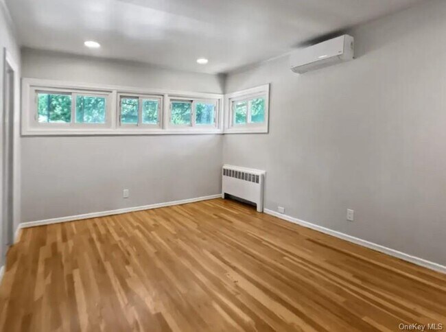 Photo - 571 Richmond Rd