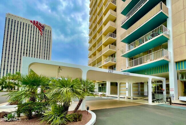 Photo - 207 W Clarendon Ave Unidad C22