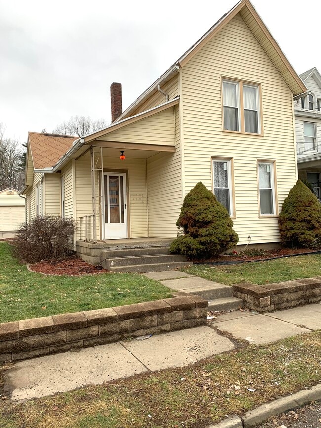 Building Photo - 601 Lincoln Ave NW