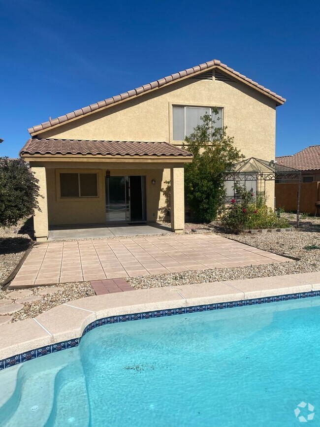 Building Photo - 3 bed / 3 bath w/Pool on Large Lot in Glen... Rental
