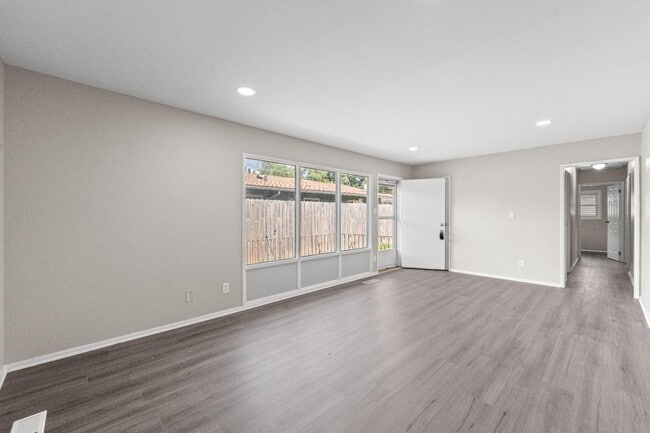 Building Photo - 6433 New Hampshire Ave Rental