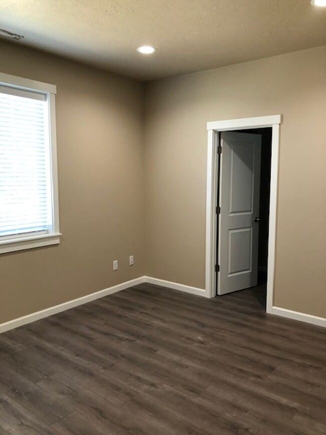 Photo - On cul de sac