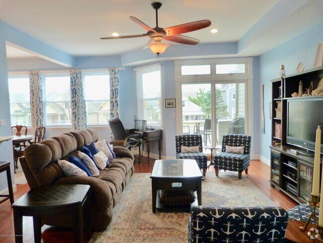 Building Photo - 4 Ocean Ave N Unit 14 Rental