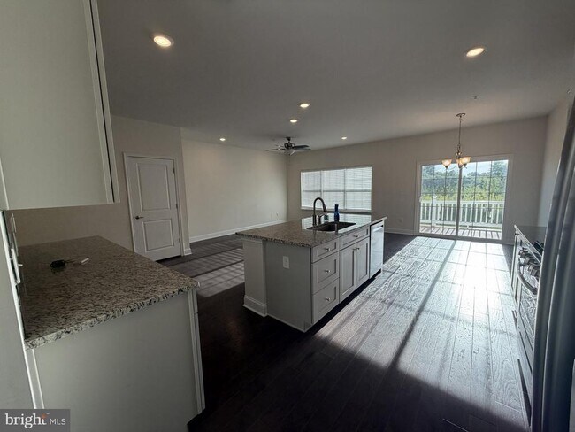 Photo - 137 Golden Vale Dr