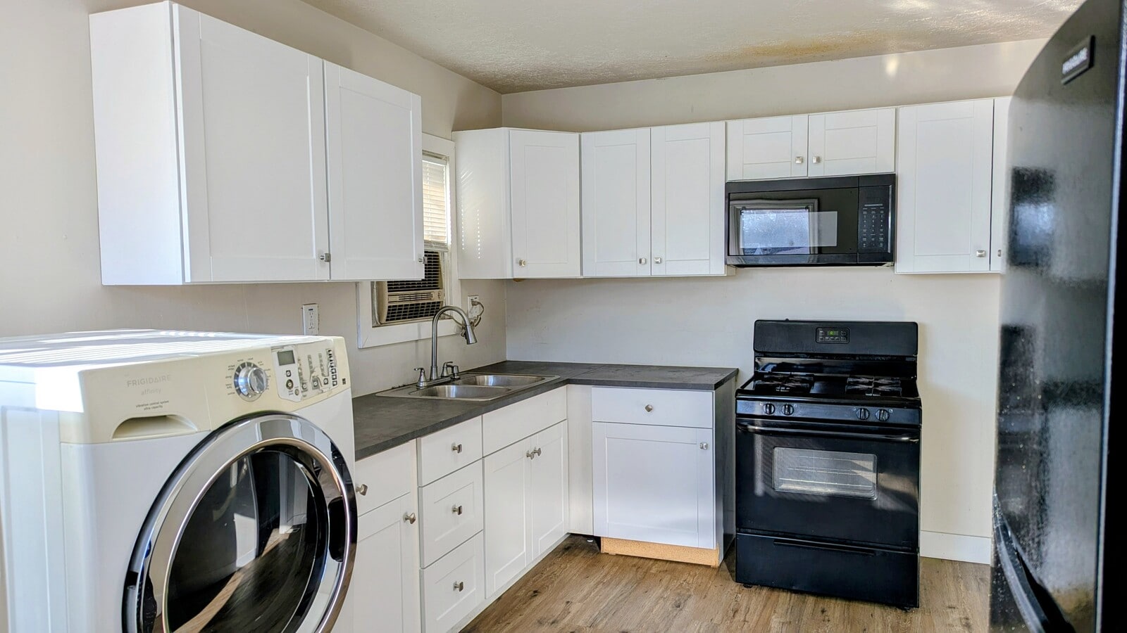 Photo - 426 Navajo St