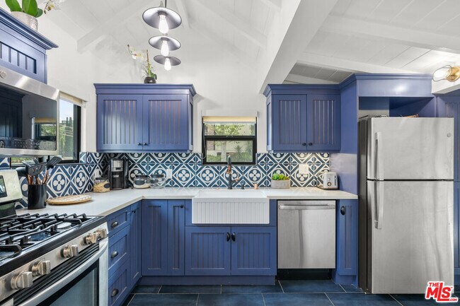 Photo - 11525 Moorpark St