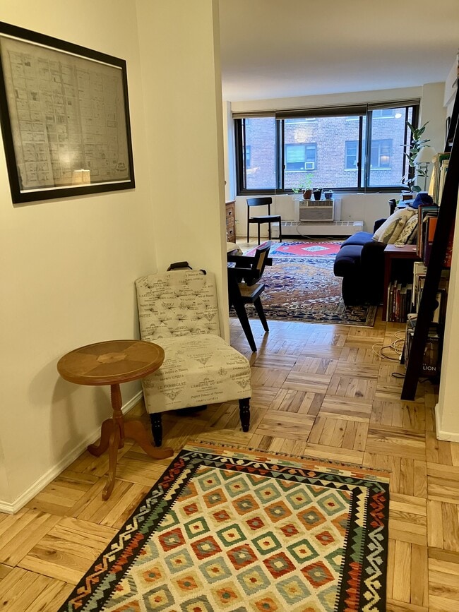 Building Photo - 425 E 63rd St Rental