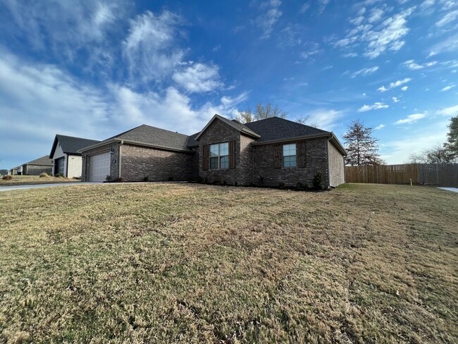 Building Photo - 6051 W Mecklin St