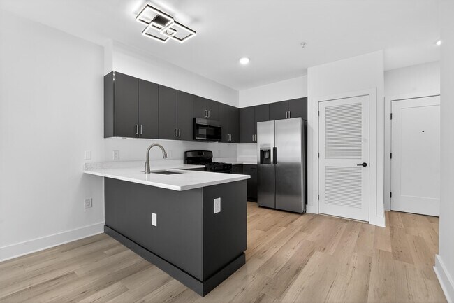 Photo - 43-45-45 W 32nd St Unidad 204