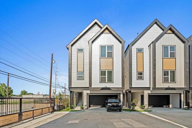 Photo - 1307 Oak Tree Dr