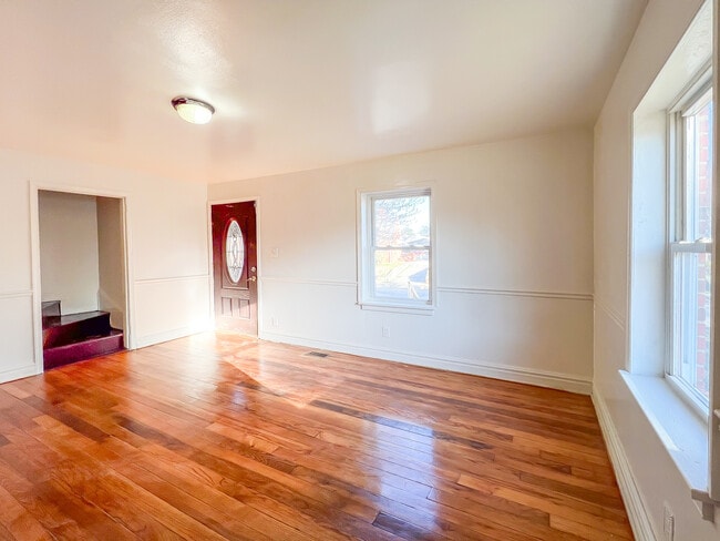 Photo - 2101 Gordon St