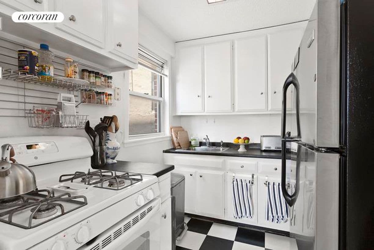 Photo - 77 E 12th St