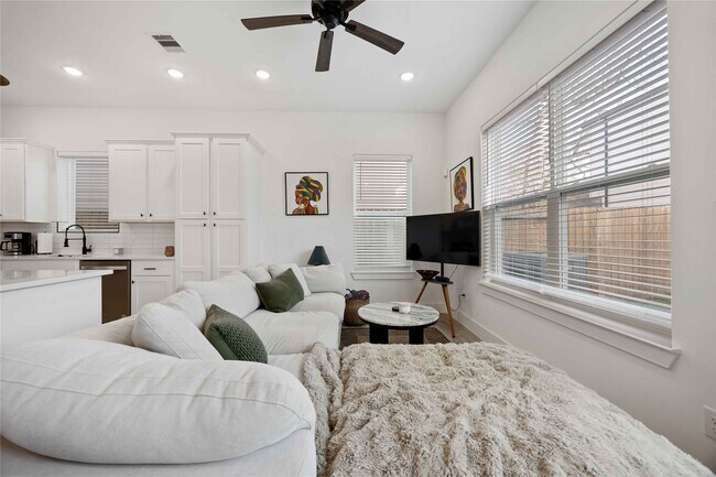 Photo - 5702 Breland St