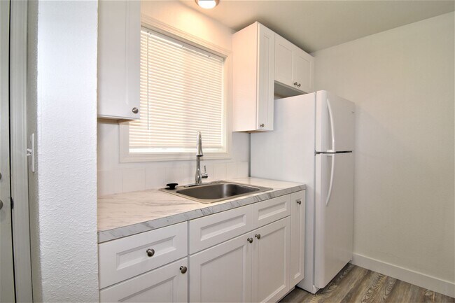 Photo - Fairway Apartments