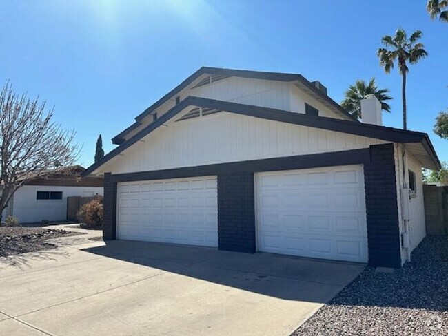 Building Photo - For Lease $2,750 4 Bedrooms-2.5 Baths-3 Ca... Rental