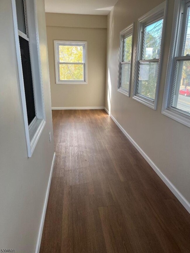 Photo - 469 Crooks Ave