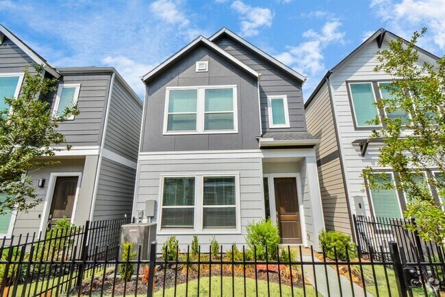 Building Photo - 716 Strawberry Pines Ct Rental