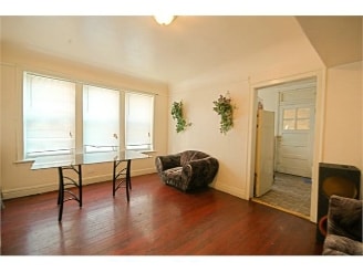 8440 S Drexel Ave