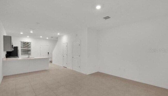 2081 Viewfinder St