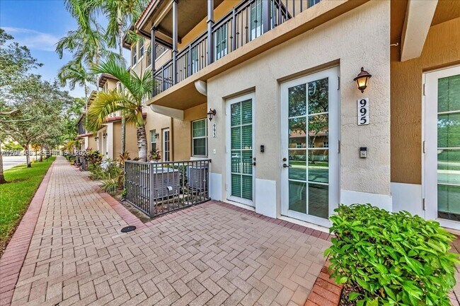 Photo - 995 SW 147th Ave