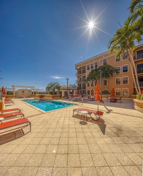 Building Photo - 511 Lucerne Ave Unit 408