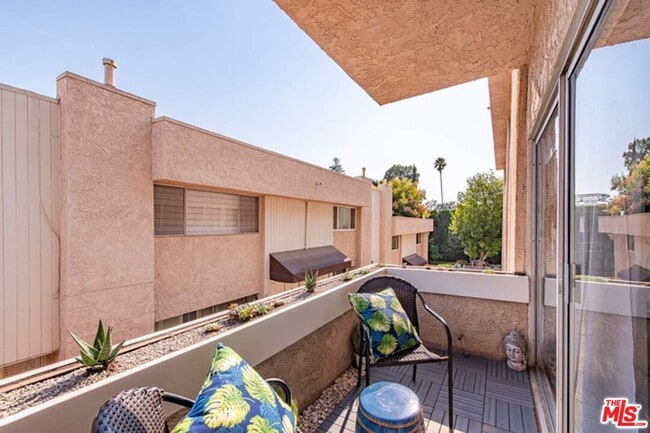 Photo - 5139 Balboa Blvd Unidad 203