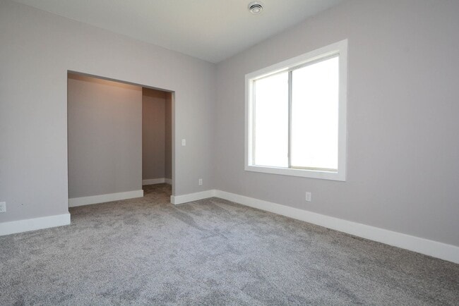 Photo - 294 Winifred St E Unit 2