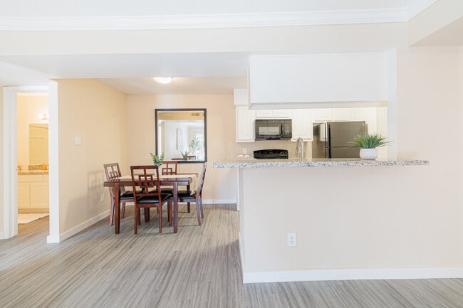 Photo - Welcome Home to Comfort and Convenience 2/2 Unit 7ALM