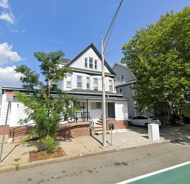 Building Photo - 741 Broadway