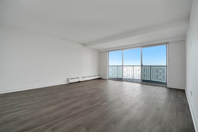 Photo - 2222 Bellevue Avenue