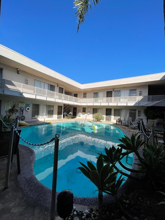 Building Photo - 3200 Cheviot Vista Pl