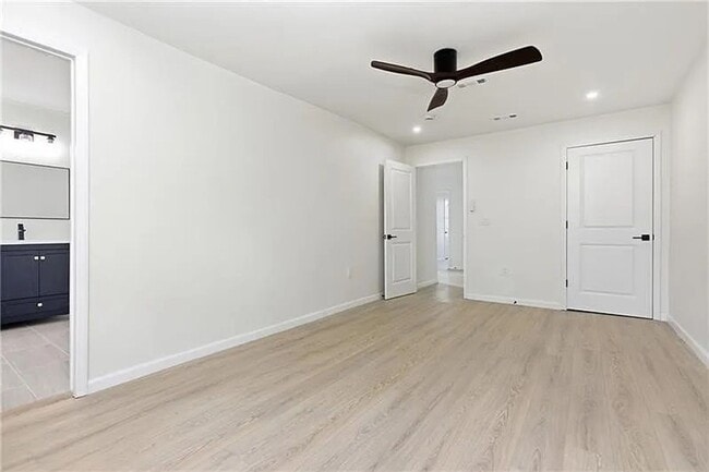 Photo - 4 bed 2.5 bath - stunning home, great location, must see.