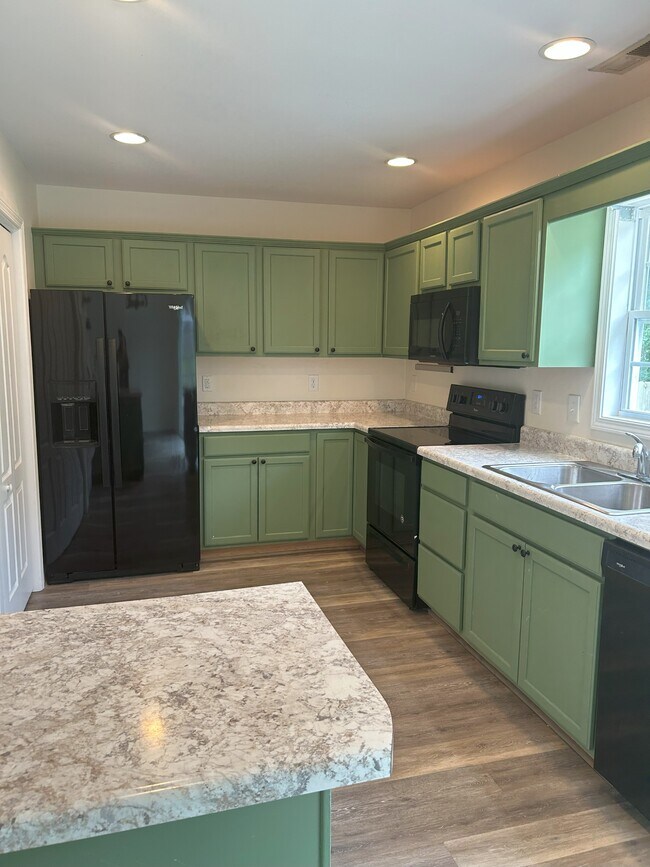 Photo - 312 S Tree Ct