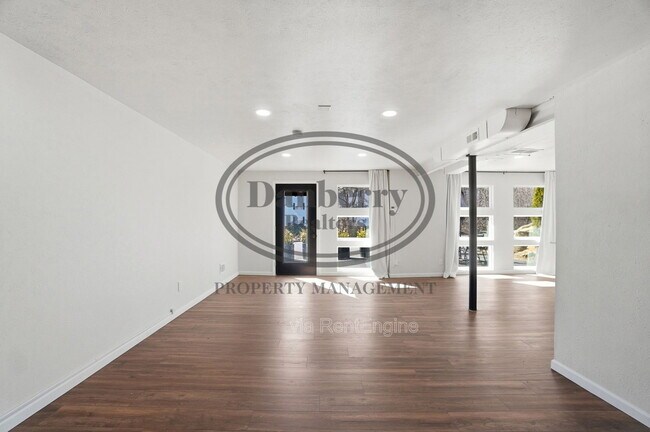 Photo - 1133 N Byrne Rd Unidad 4