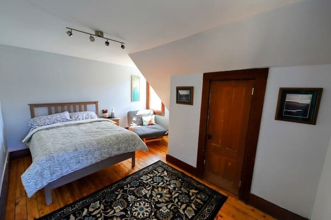 Third floor bedroom - 156-2 Barre St Unit Apt. 2