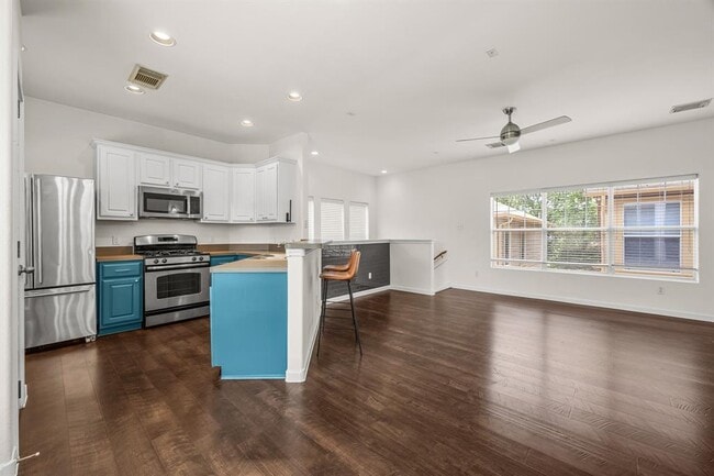 Photo - 2821 Saville Loop