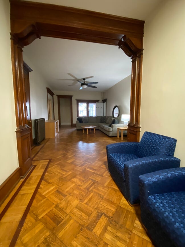 1051 W 4th St Unit 1