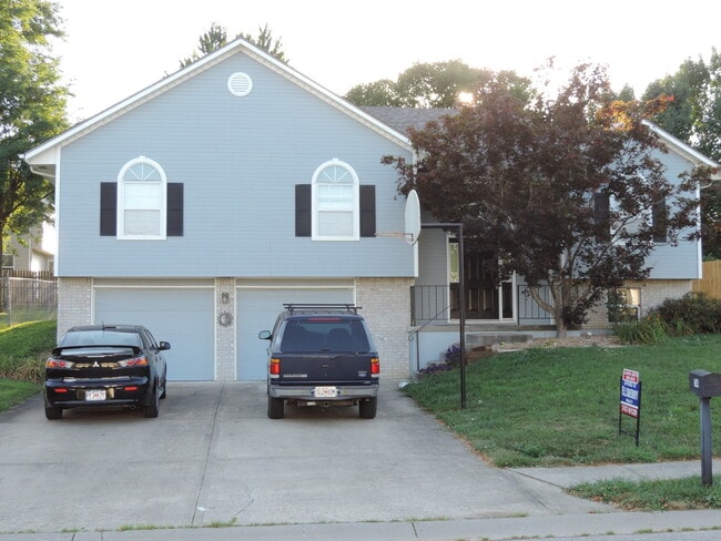Building Photo - 704 Brookside Dr Rental