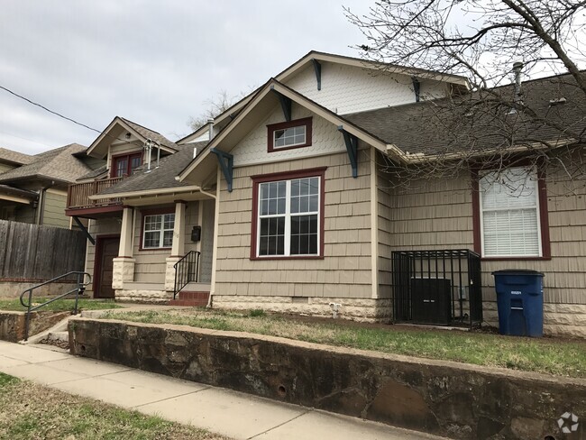 Another Front Elevation - 318 W 14th Pl Rental